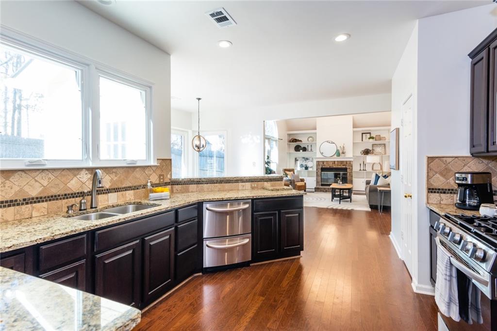 10805 PINEWALK FOREST Circle