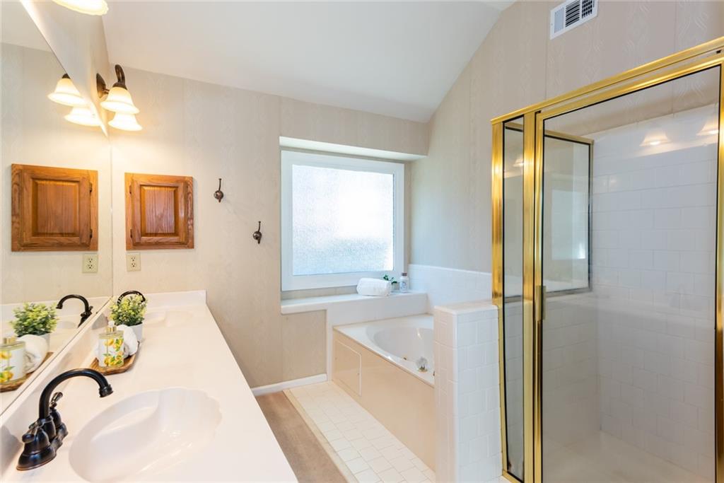 10805 PINEWALK FOREST Circle