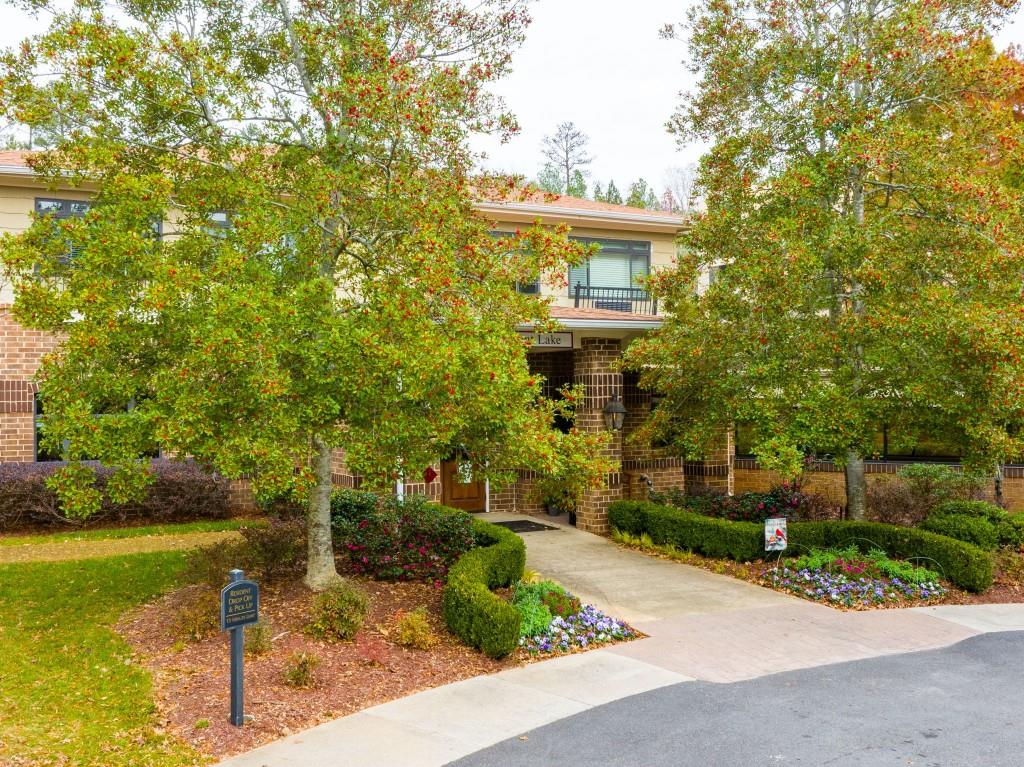 1800 Clairmont Lake Unit 220