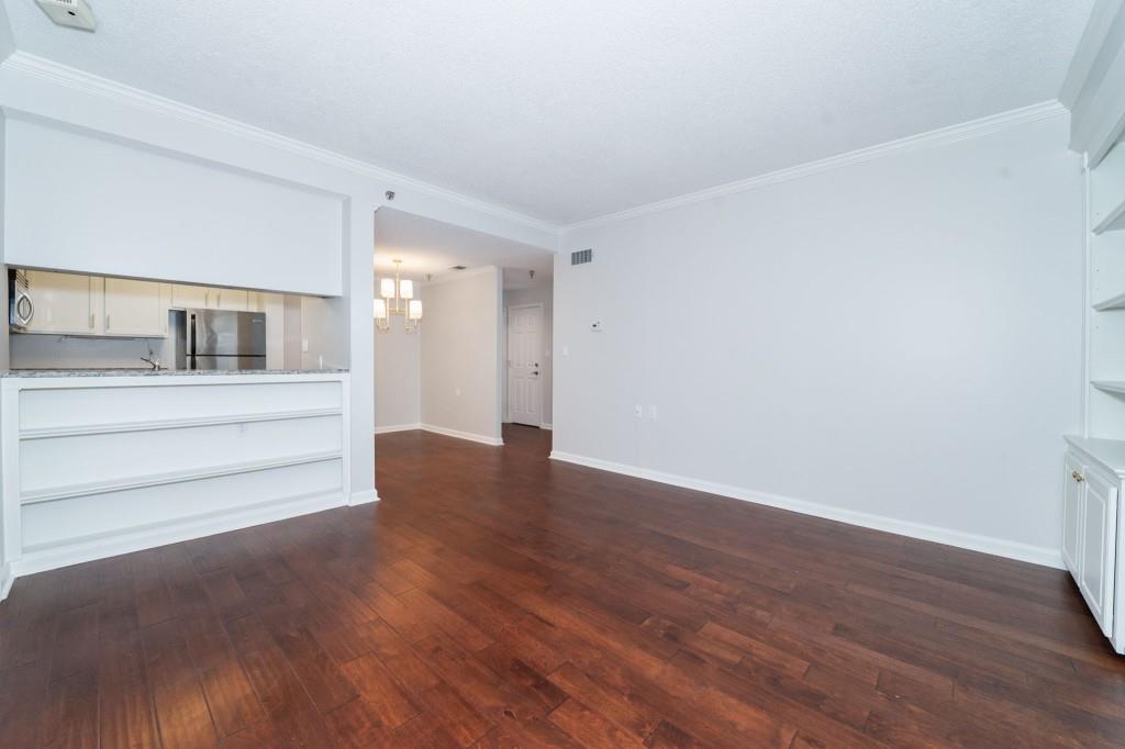 1800 Clairmont Lake Unit 220