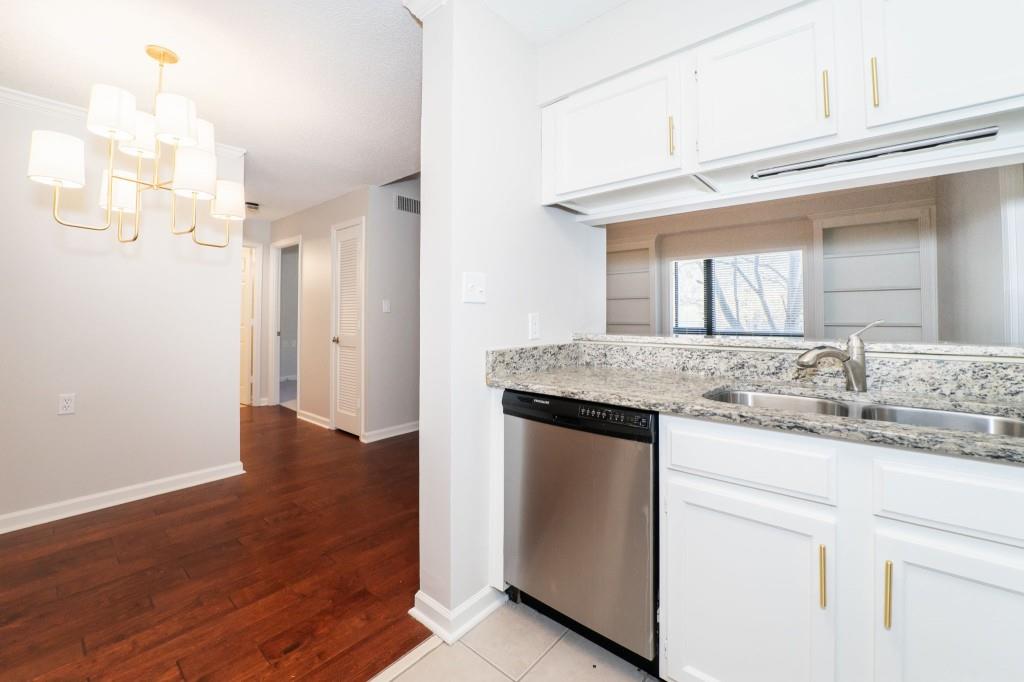 1800 Clairmont Lake Unit 220