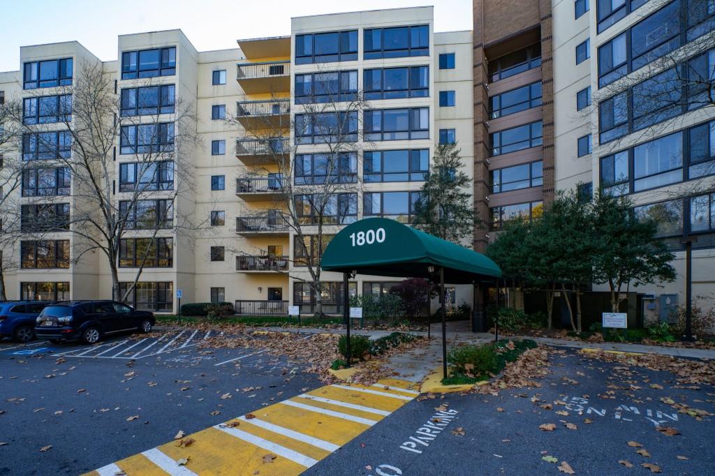 1800 Clairmont Lake Unit 220