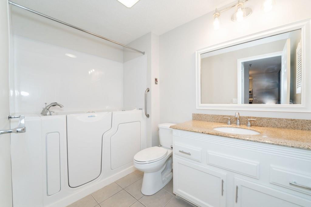 1800 Clairmont Lake Unit 220