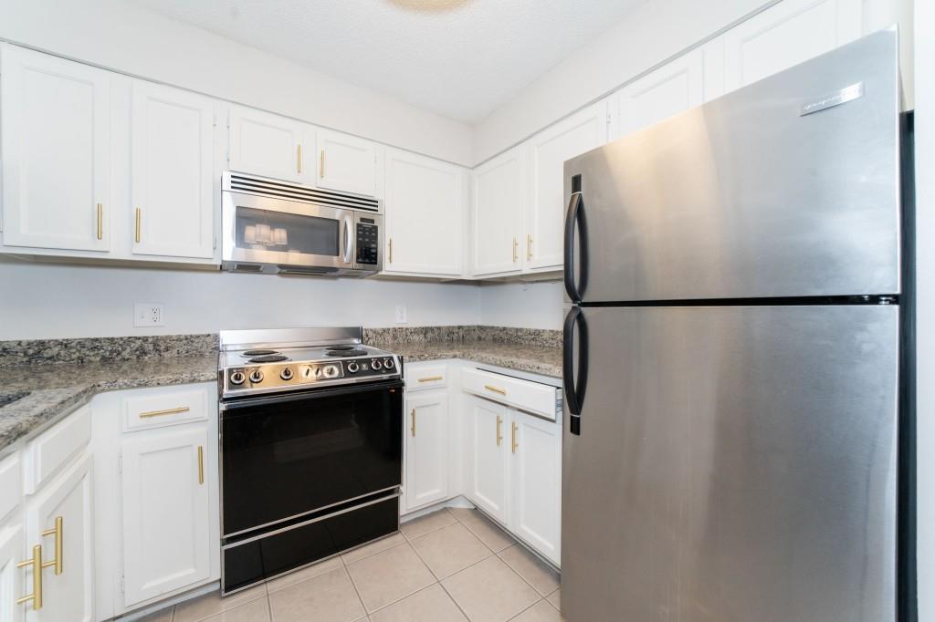 1800 Clairmont Lake Unit 220