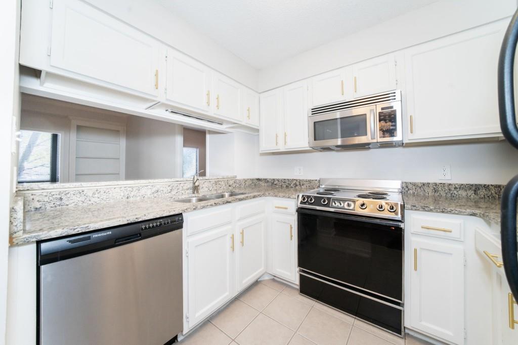 1800 Clairmont Lake Unit 220