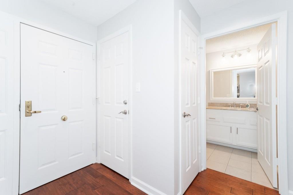 1800 Clairmont Lake Unit 220