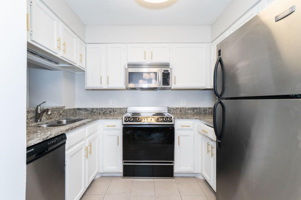 1800 Clairmont Lake Unit 220
