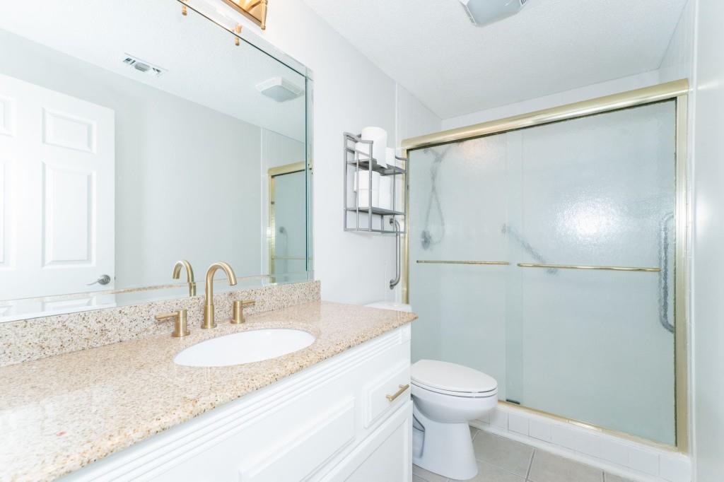 1800 Clairmont Lake Unit 220
