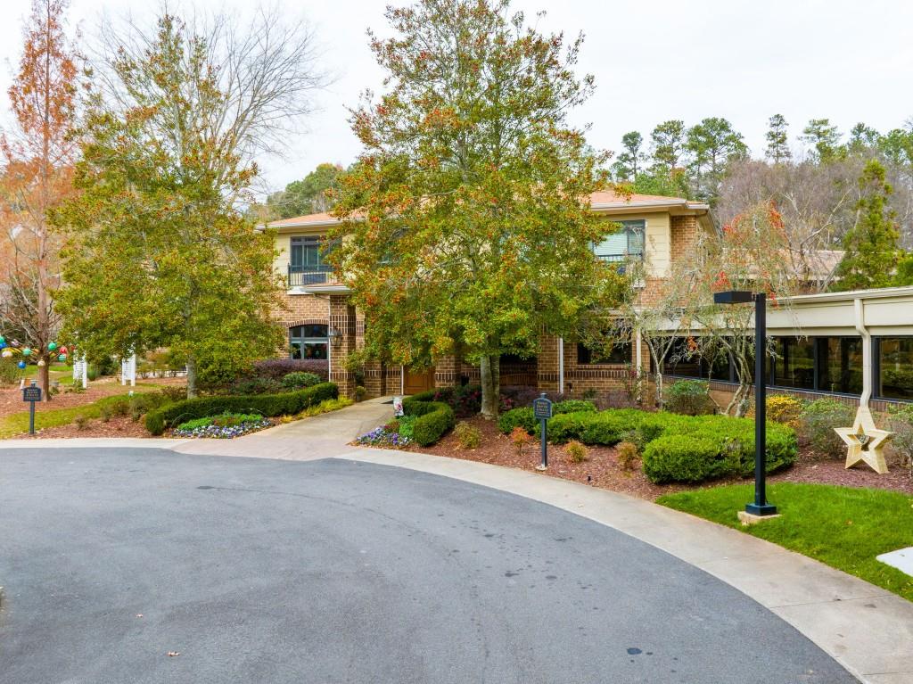 1800 Clairmont Lake Unit 220