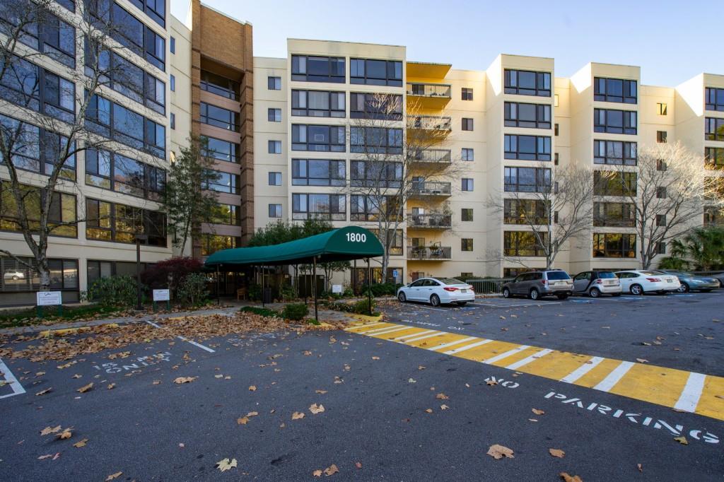 1800 Clairmont Lake Unit 220