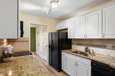 1002 Peachtree Forest Terrace