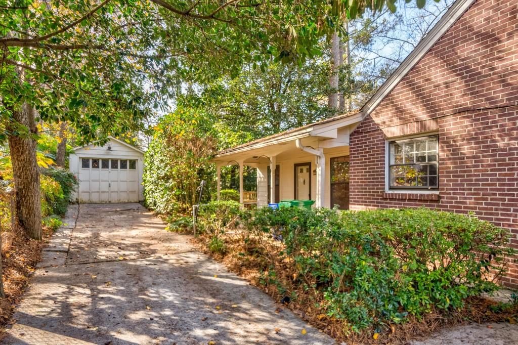 1941 Edinburgh Terrace NE