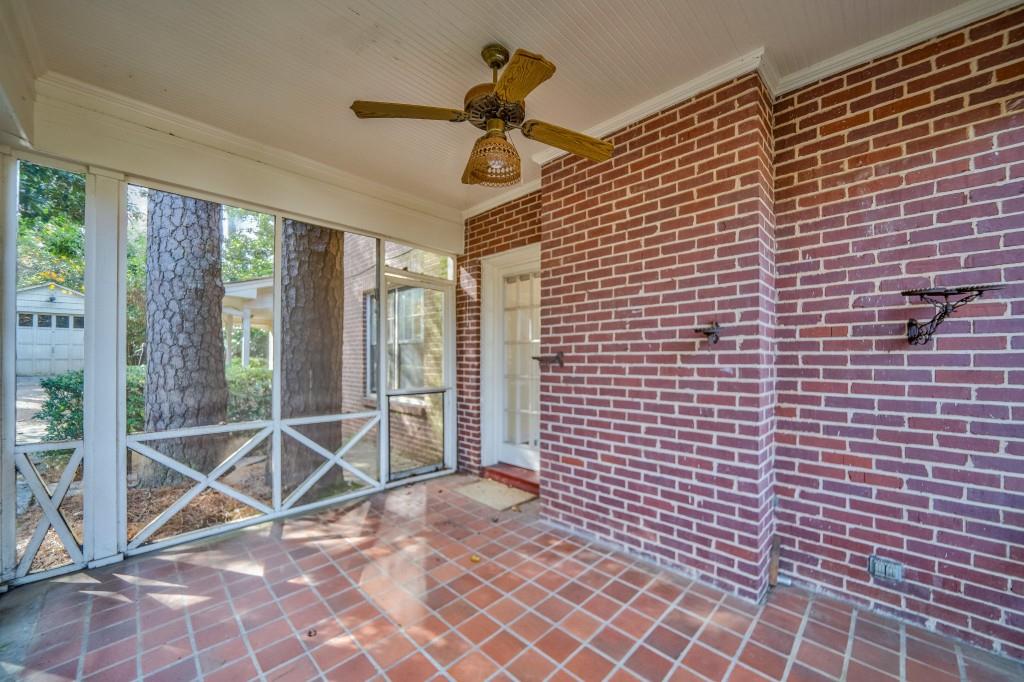 1941 Edinburgh Terrace NE