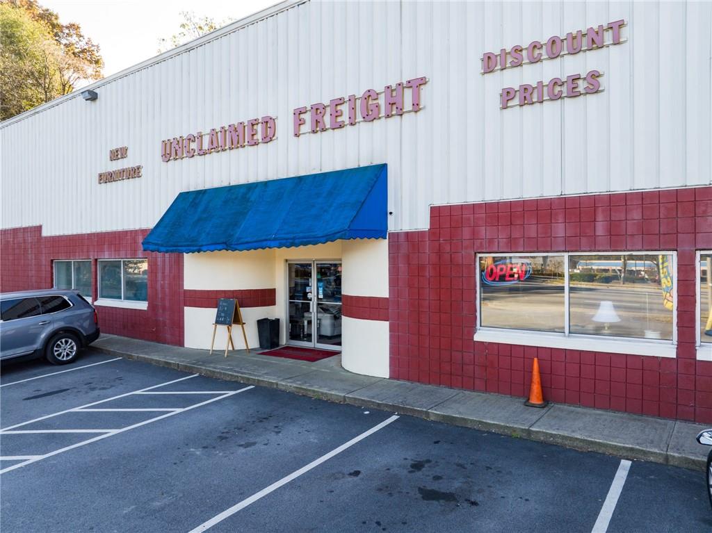 6151 Covington Highway
