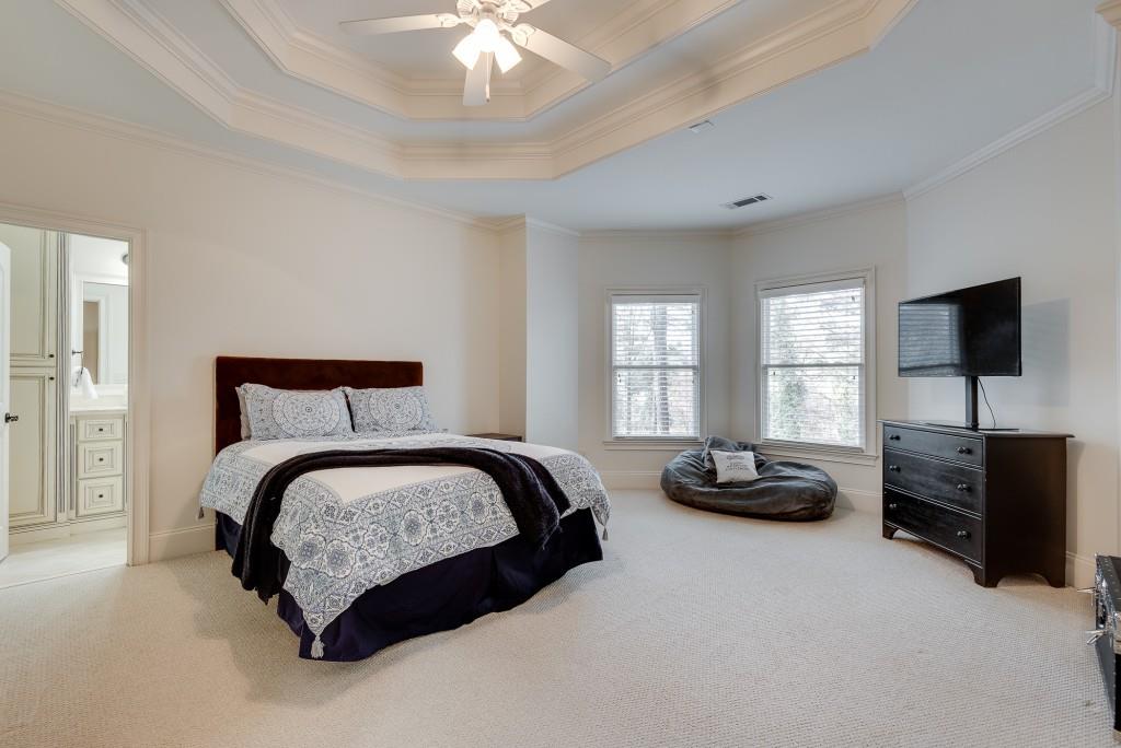 2300 Meadowvale Drive NE