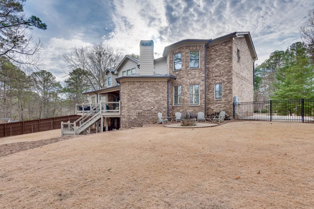 2300 Meadowvale Drive NE