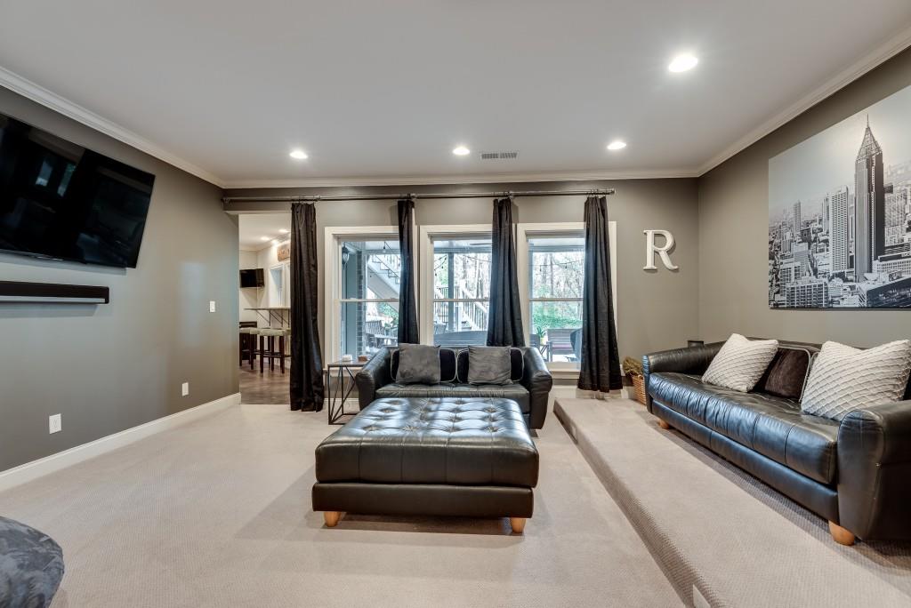 2300 Meadowvale Drive NE