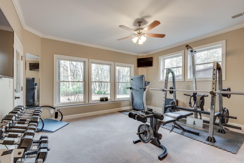 2300 Meadowvale Drive NE
