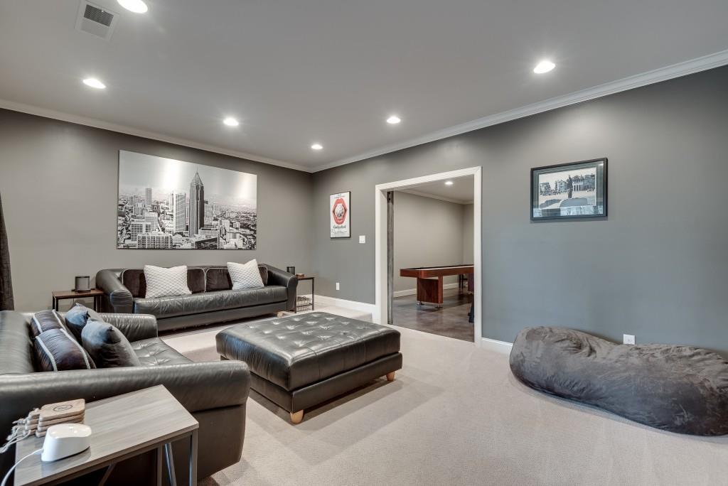 2300 Meadowvale Drive NE