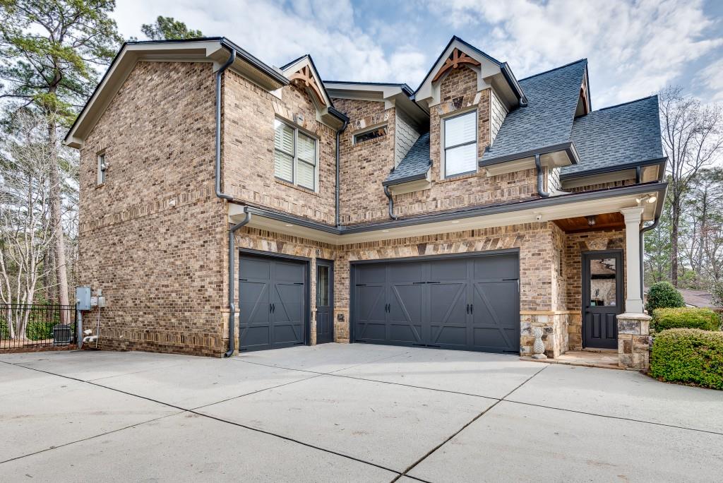 2300 Meadowvale Drive NE