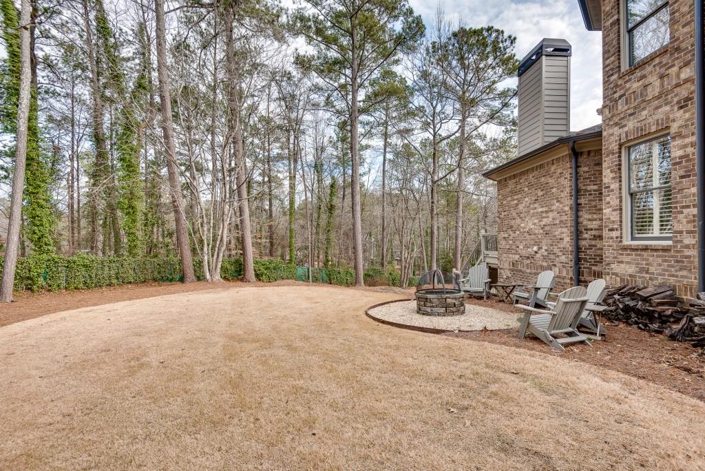 2300 Meadowvale Drive NE