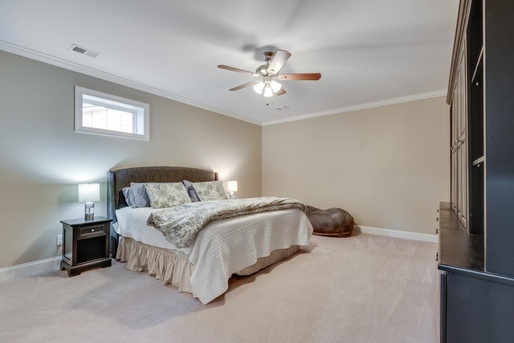 2300 Meadowvale Drive NE