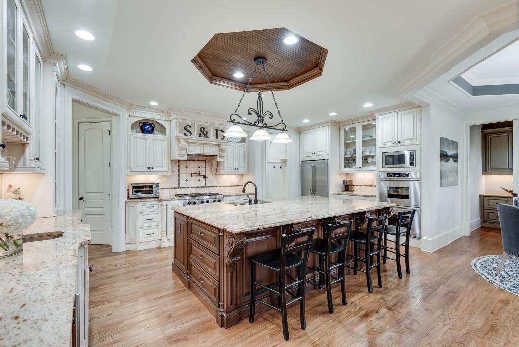 2300 Meadowvale Drive NE