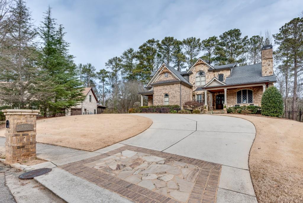 2300 Meadowvale Drive NE