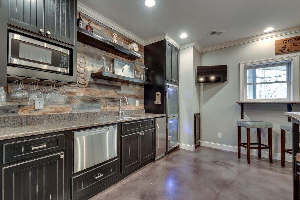 2300 Meadowvale Drive NE