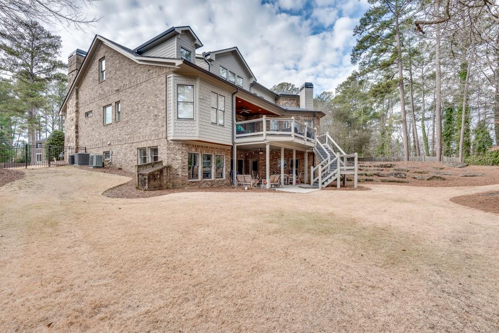 2300 Meadowvale Drive NE