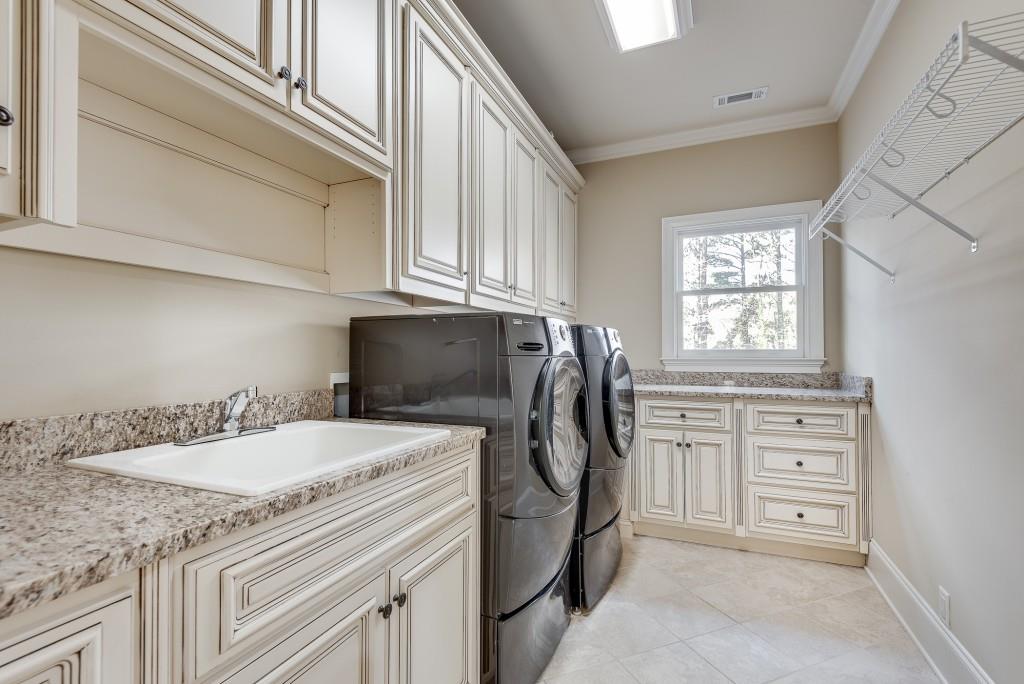 2300 Meadowvale Drive NE