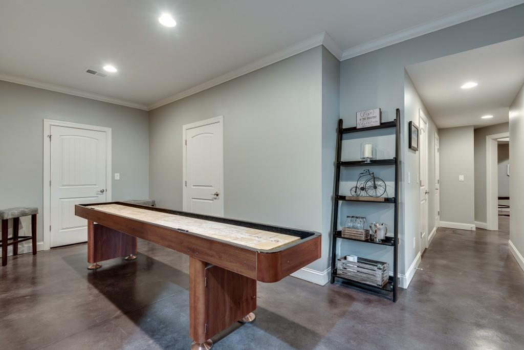 2300 Meadowvale Drive NE