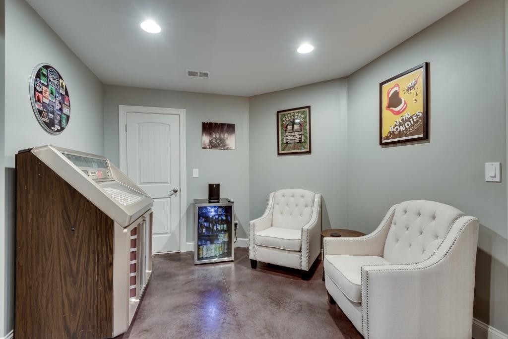2300 Meadowvale Drive NE
