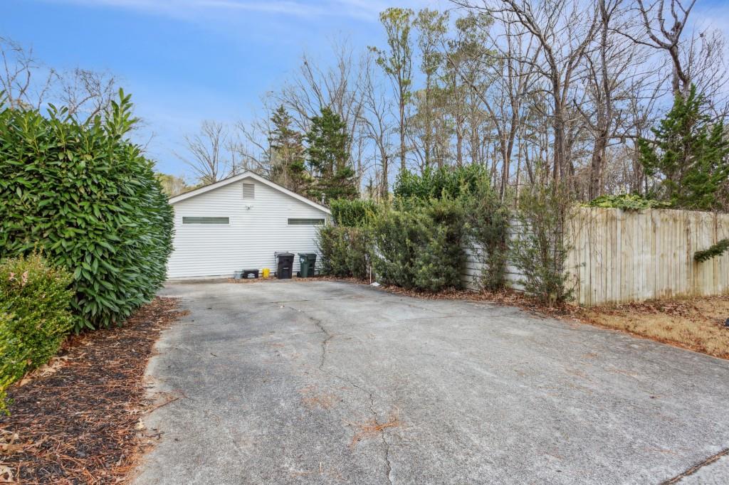 3346 Stonewall Drive NW