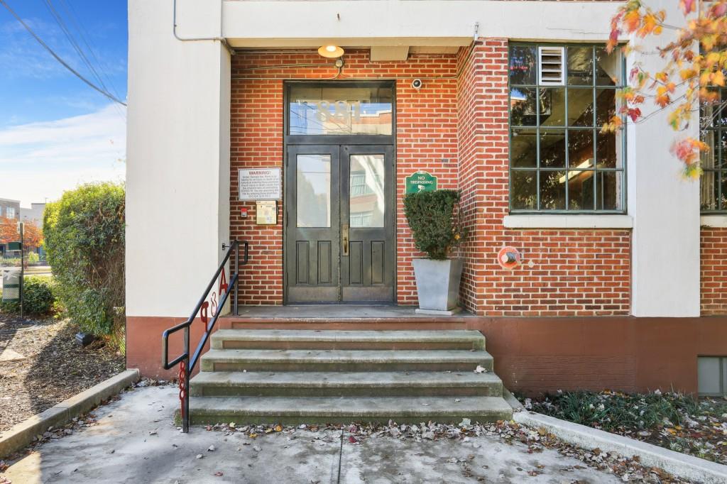 881 Memorial Unit 105