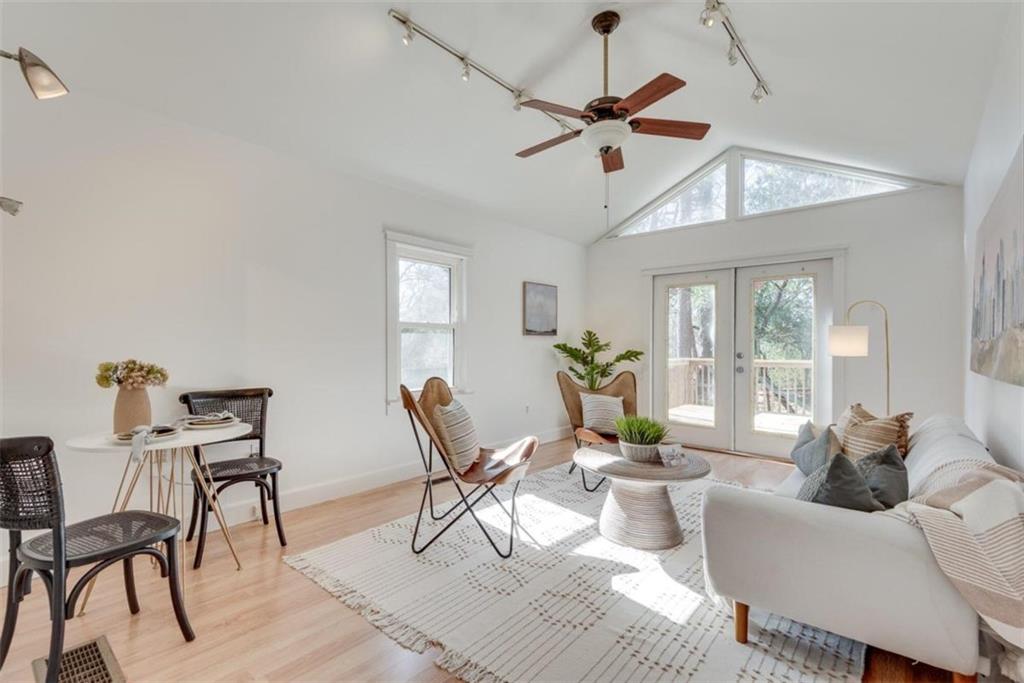 1119 Forrest Boulevard