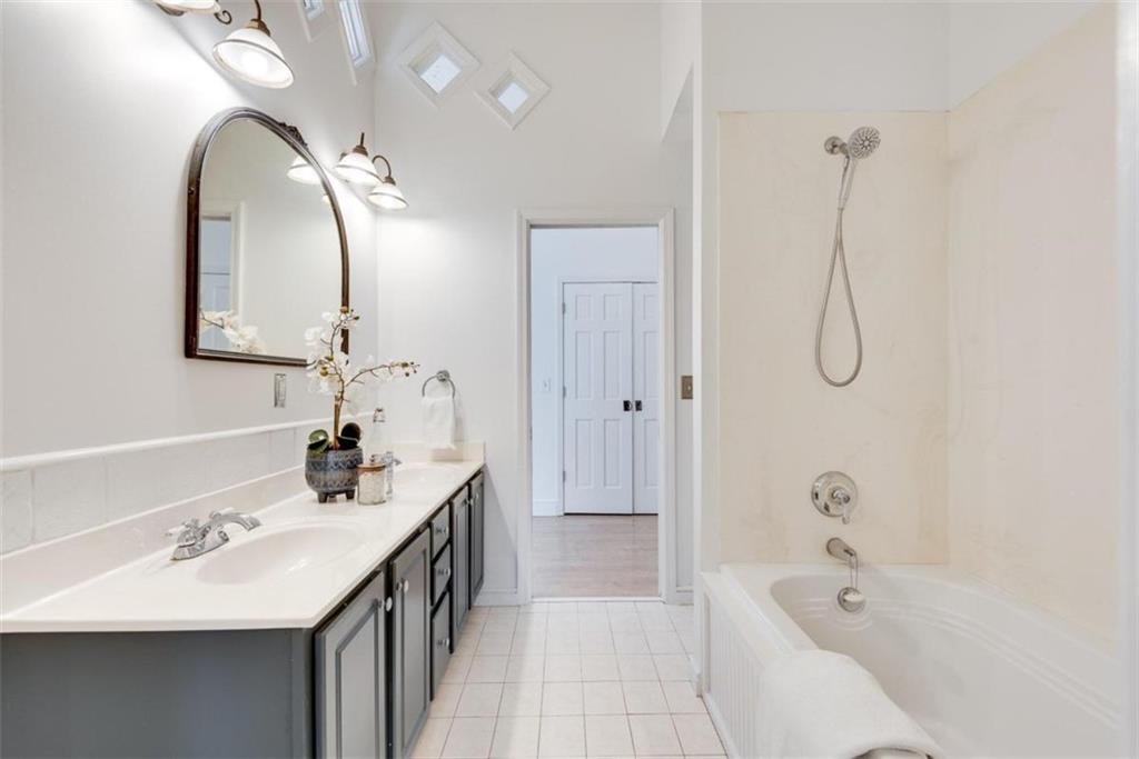 1119 Forrest Boulevard