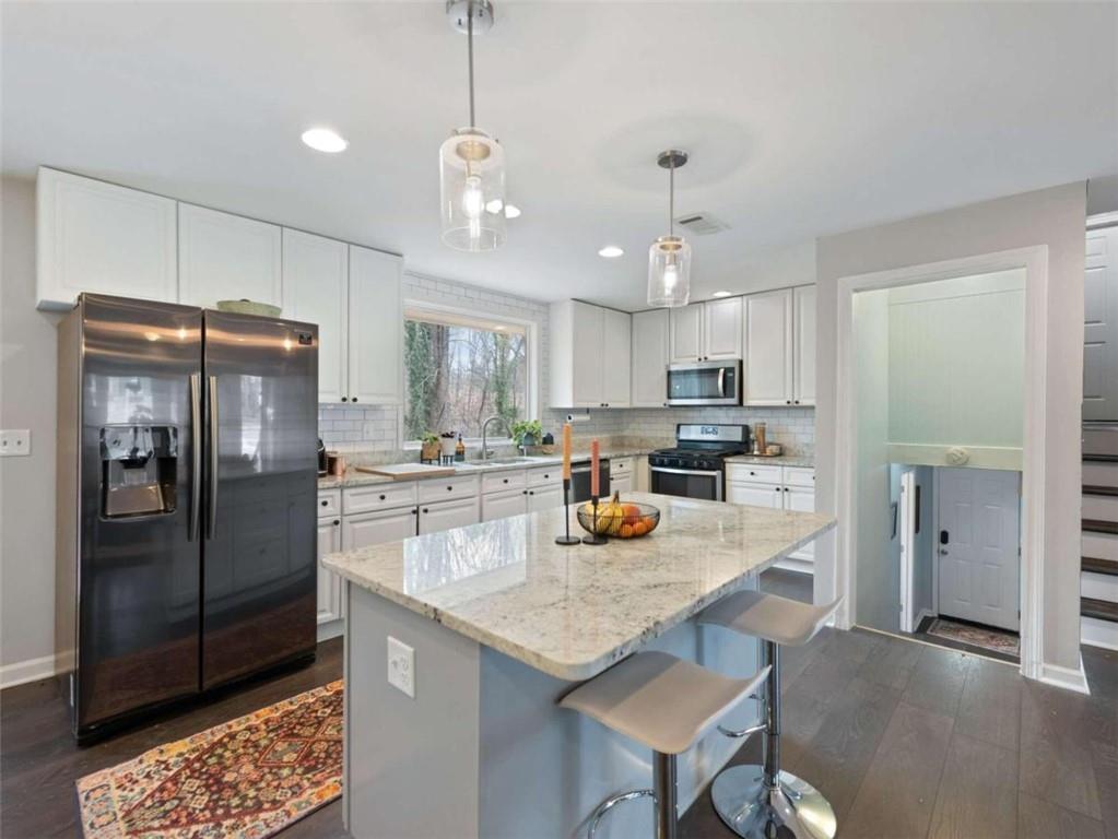 6910 Clearlake Court