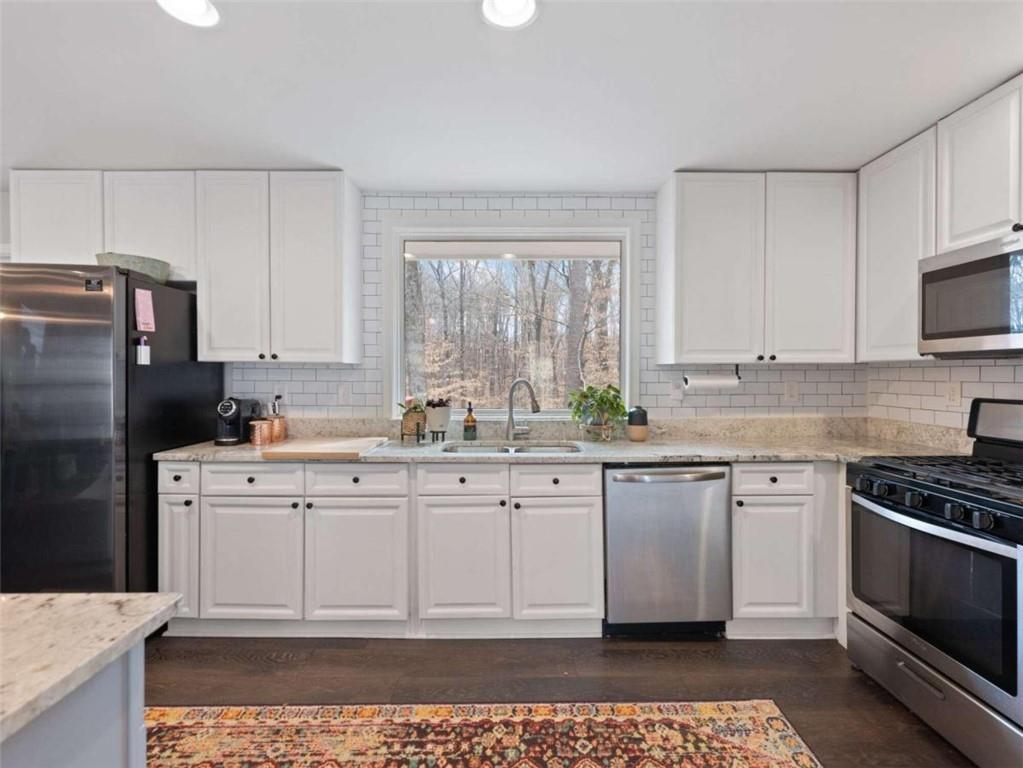 6910 Clearlake Court