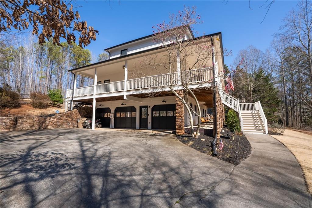 211 Falcon Pointe Court