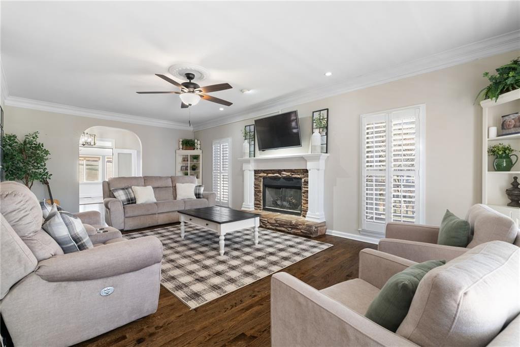 211 Falcon Pointe Court