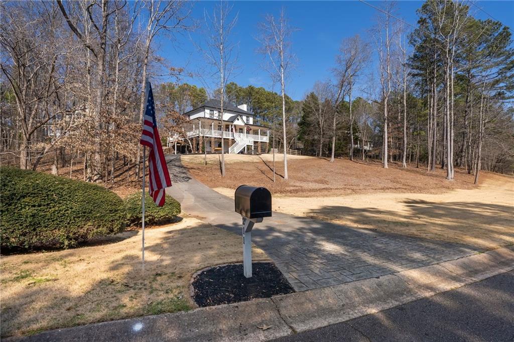 211 Falcon Pointe Court