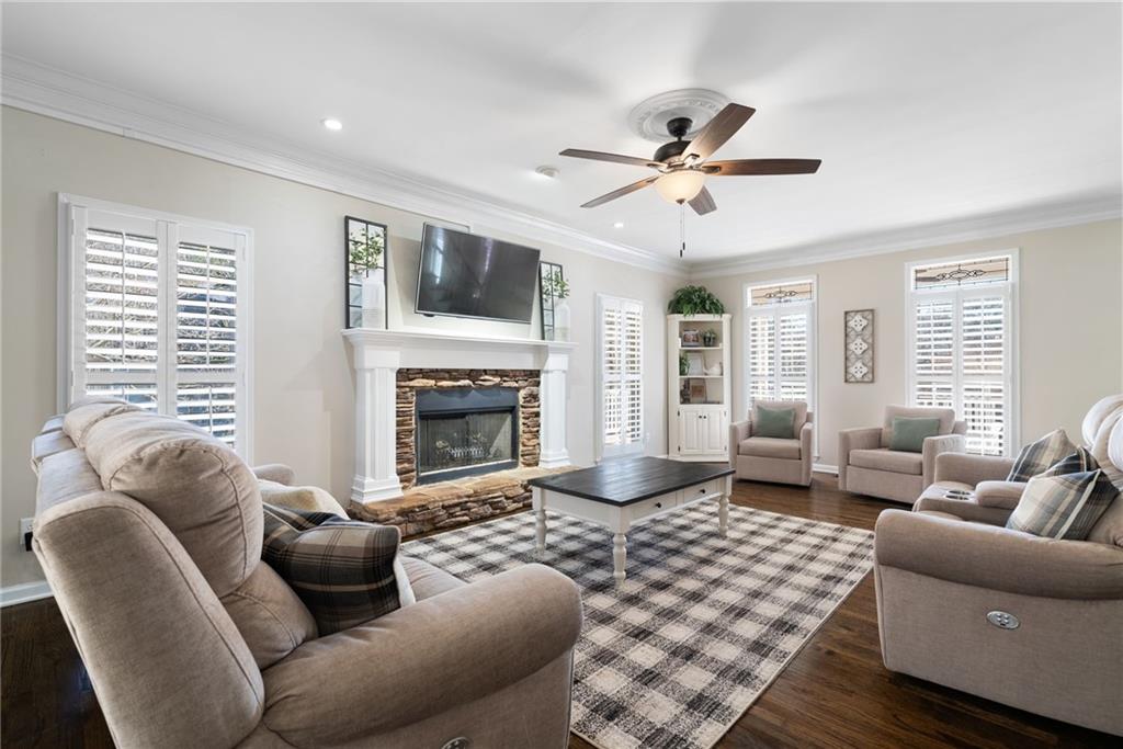 211 Falcon Pointe Court