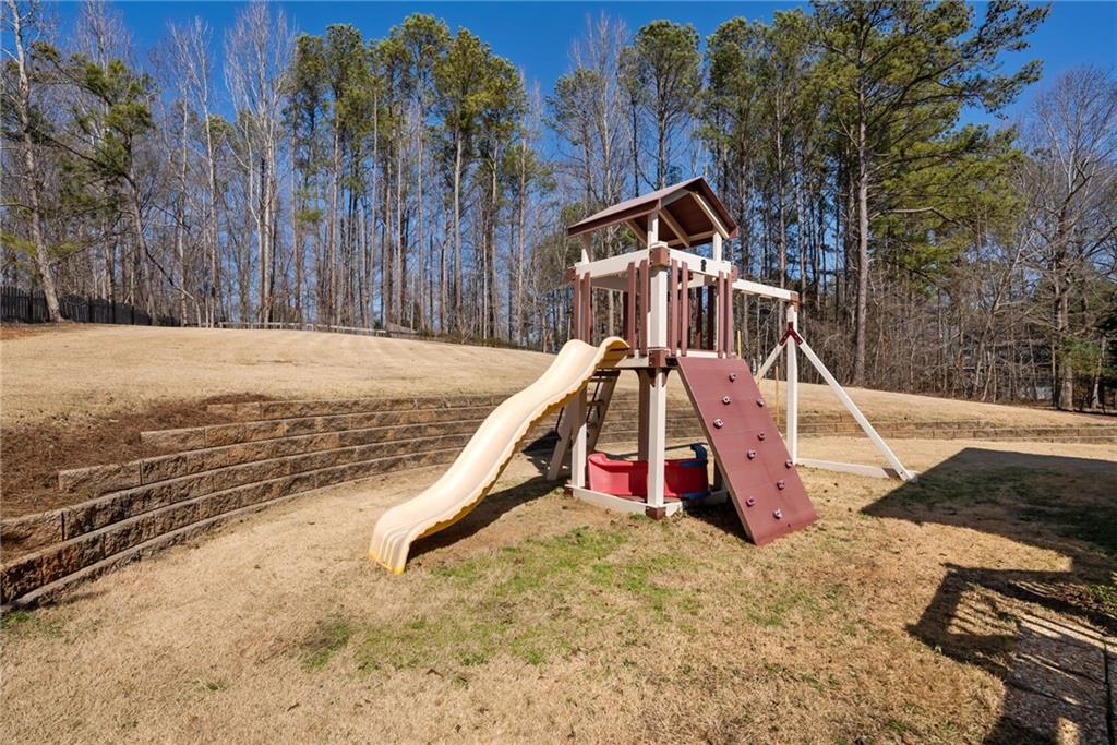 211 Falcon Pointe Court