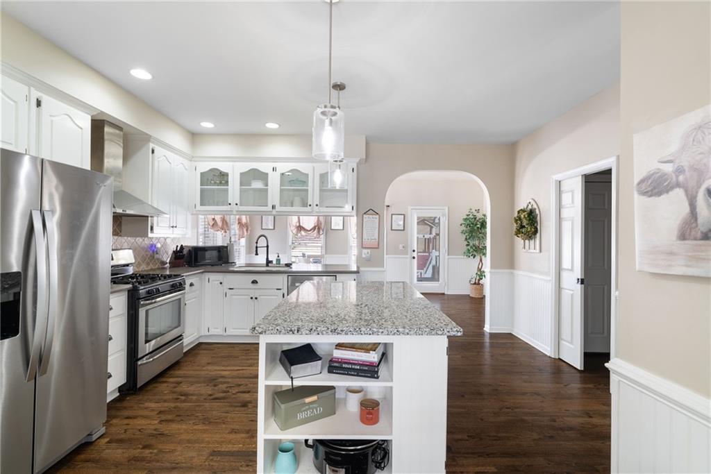 211 Falcon Pointe Court