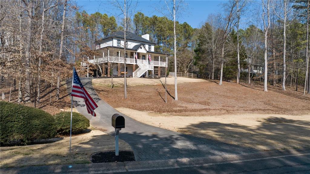 211 Falcon Pointe Court