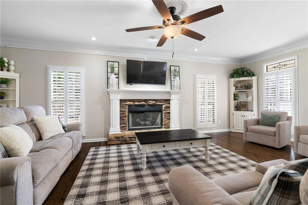 211 Falcon Pointe Court
