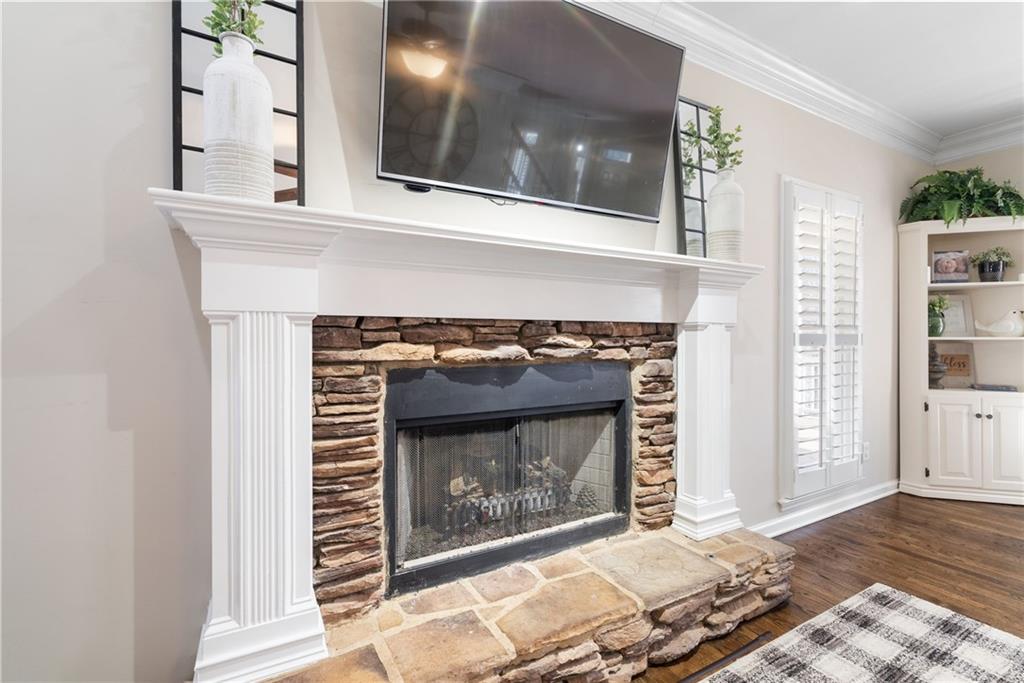 211 Falcon Pointe Court