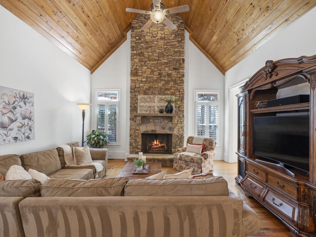 4506 Mystique Way NE