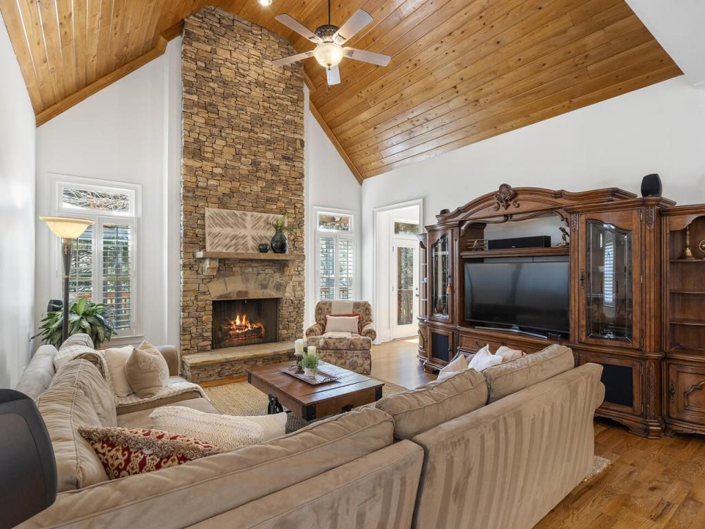 4506 Mystique Way NE